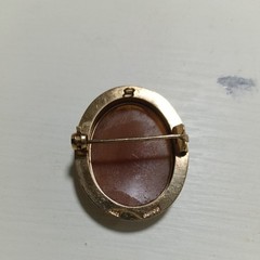9CT CAMEO BROOCH GOLD