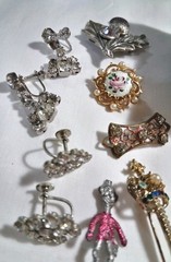 ANTIQUE/VINTAGE Mixed JEWELRY LOT OF 20 PINS/Brooches/Earrings