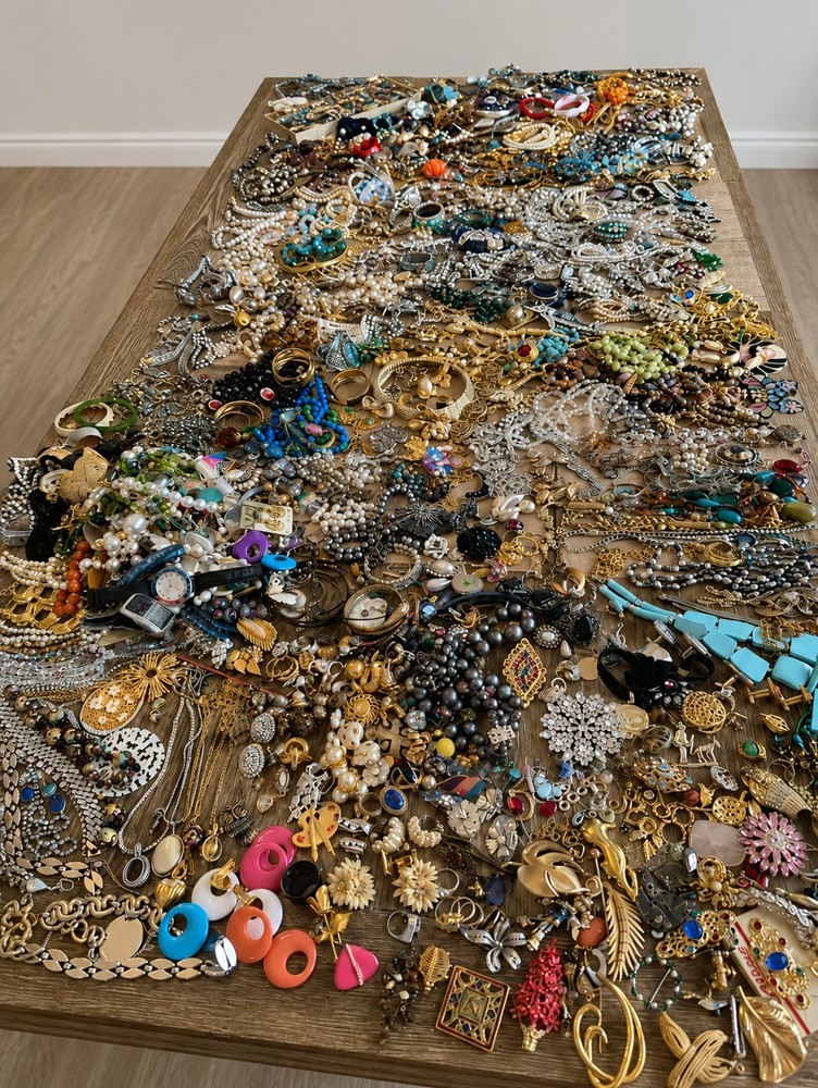 Massive Vintage Jewelry Lot 100’s of Signed Pcs / OVER 500 PCS + Misc 1G bag…
