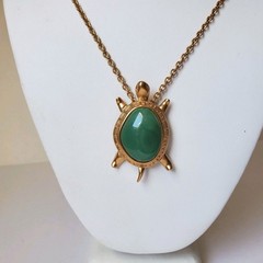 Avon Vintage Turtle Pin Pendant Necklace Brooch Faux Jade Green Gold Tone Signed