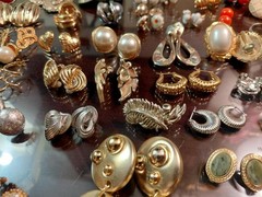 Fabulous vintage earrings 1960’s Lot. ( 108 Pcs )
