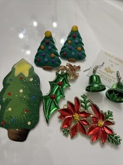 Vtg CHRISTMAS JEWELRY LOT Brooch Dangle Earrings Bells Tree Holly Wreaths
