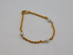 C410-VINTAGE BRACELET~GOLD TONE/TWISTED CHAIN/FAUX PEARLS~7″ LONG