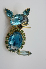 Vintage Blue Rhinestone Figural Cat Brooch Pin Gold Tone Mid-Century Estate
