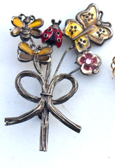 Vintage Lot of 3 Floral brooches / pins – 1 KC signed