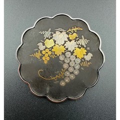 Amita Damascene Brooch 1.5in Black Gold Silver Grapes Scalloped Japan Vintage