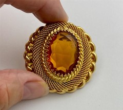 Vintage 1980’s Large Citrine Glass Stone Gold Tone Layered Mesh Metal Brooch Pin