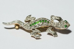Rare Antique Victorian 18K Gold 0.68ct diamond 0.1ct Demantoid Salamander Pin