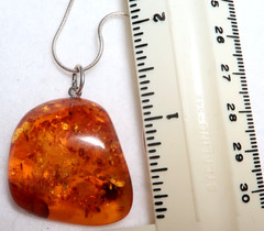 VINTAGE STERLING SILVER GENUINE BALTIC AMBER PENDANT NECKLACE