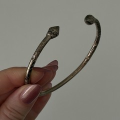 Vintage 925 Sterling Silver Pointed Acorn Oxidized Tribal Etched Bangle Bracelet