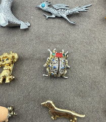 Vintage Pins Animal Theme Dog, Seal, Elephant, Crab Some Marked – Lot of 15