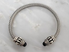 Twisted Sterling Silver Cuff Bracelet w/ Black Onyx Ends ~ 29.2g ~ 9-C701