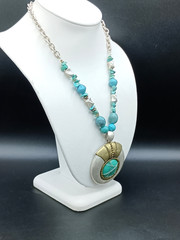 Vintage Southwestern Pendant Necklace Turquoise Stone Chip Silver Tone