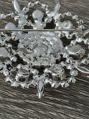 Weiss Brooch Pin Crystal Starburst snowflake Vintage 2.25″