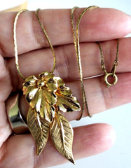 Vintage Leaf Cluster Pendant Gold Tone Necklace 17.75″ Spring Ring & Cobra Chain