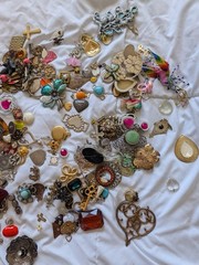 Vintage 1.5 LBS Craft Junk Scrap Jewelry Set Harvest, Repurpose, Salvage