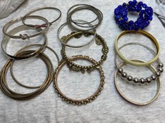 VTG 1950S TO 1970S BRACELET Bangle LOT 12 TOTAL Enamel Hammered Brass Fair Wrap￼