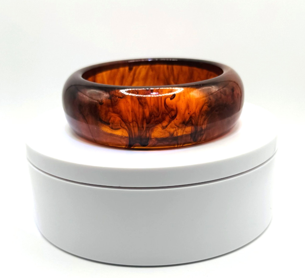 Gorgeous marbled root beer Lucite bracelet; 2.4 ounces; 7.75 inch wrist