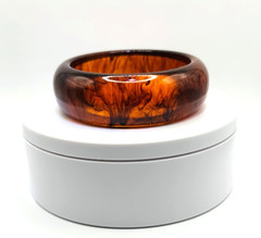 Gorgeous marbled root beer Lucite bracelet; 2.4 ounces; 7.75 inch wrist