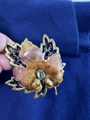 Vtg KC Collection Green Stone Enamel Brass Golden Double Leaf Brooch Pin