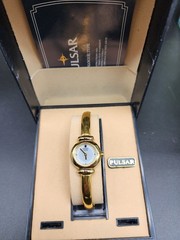 PULSAR By SEIKO LADIES GOLD Tone BRACELET DRESS WATCH V-110-x003 Vtg W/box 7inch
