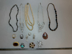 Vintage Costume Jewelry Lot Estate Rhinestone Pearl Necklaces Brooches Rings 13p
