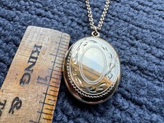 Vintage 12K Gold Filled Hand Etched Oval Locket Pendant Necklace With 20in Chain