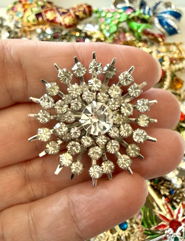 Vintage Rhinestone Snowflake Starburst Brooch Pin Silver Tone 1.5” Unsigned