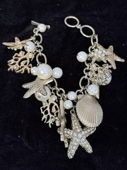 Vintage Mod Retro Sea Shell Starfish Beach Charm Gold Tone Cha Cha Bracelet
