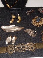 Napier Gold Tone Necklace 24″” And Matching Earrings Signed & Misc Jewlery/Pins