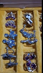 Lovely Vintage Mele Jewelry Box With 14 Pairs Of Vintage Earrings Rhinestone