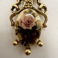 Vintage 1928 Gold Tone Rose Pendant Necklace Amethyst Purple Rhinestone