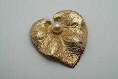 Vintage Gold Tone Napier Pearl Leaf Brooch 4.5cm JB36