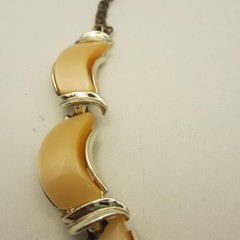 Vintage Thermoset Necklace Lucite Crescent Peach Gold Tone Choker Collar 15 Inch