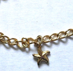 Vtg Snoopy Enamel Charm Bracelet 6.75″ Clasp 4 Leaf Clover Star Ribbon Gold Tone
