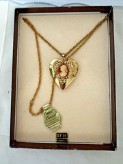 Vintage Duet by Smart H.G.E. Cameo Heart Locket & Chain Necklace Orig Box & Tags