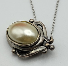 Vintage Sterling Silver Cream Pearl Pendant Necklace Signed M Estate 18″