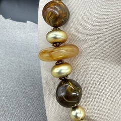Vintage Necklace Marbled Acrylic Beads Gold Tone Metal Leaf Pendant 17 Inches