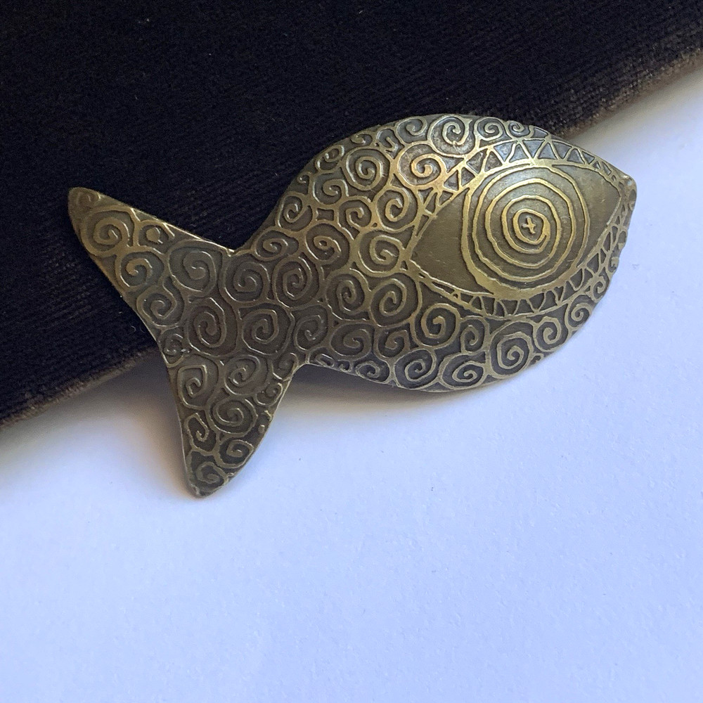Alex & Vero Fish Handmade Tunisian Folk Art style Brass Brooch