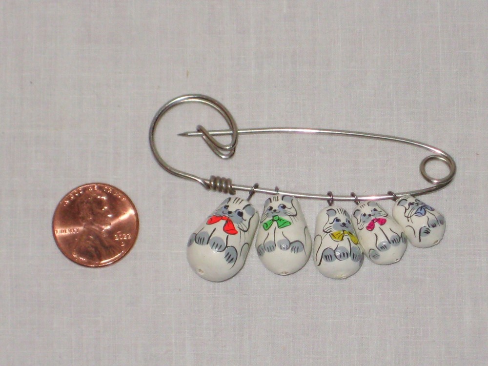 Vintage Costume Jewelry Pin 5 Hand Painted Gray Kittens Cats Graduated Dangling