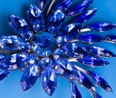 Judy Lee Starburst Brooch Silver Tone 2.75″ Sapphire Blue AB Rhinestone Vintage