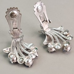 Vintage Flower Basket Rhinestone Clip On Earrings Blue Glass Silver Tone 1″