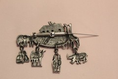 Vintage JJ Signed Noah’s Ark Brooch Pin Silver Tone Dangling Animal Charms
