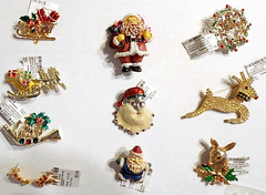 21 pc CHRISTMAS JEWELRY LOT BROOCH EARRINGS RHINESTONE GERRY’S, LIA, JJ, AVON +