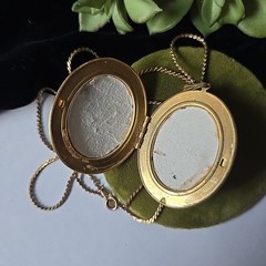 Vintage Gold Tone Etched Locket Pendant Chain Necklace 24″L