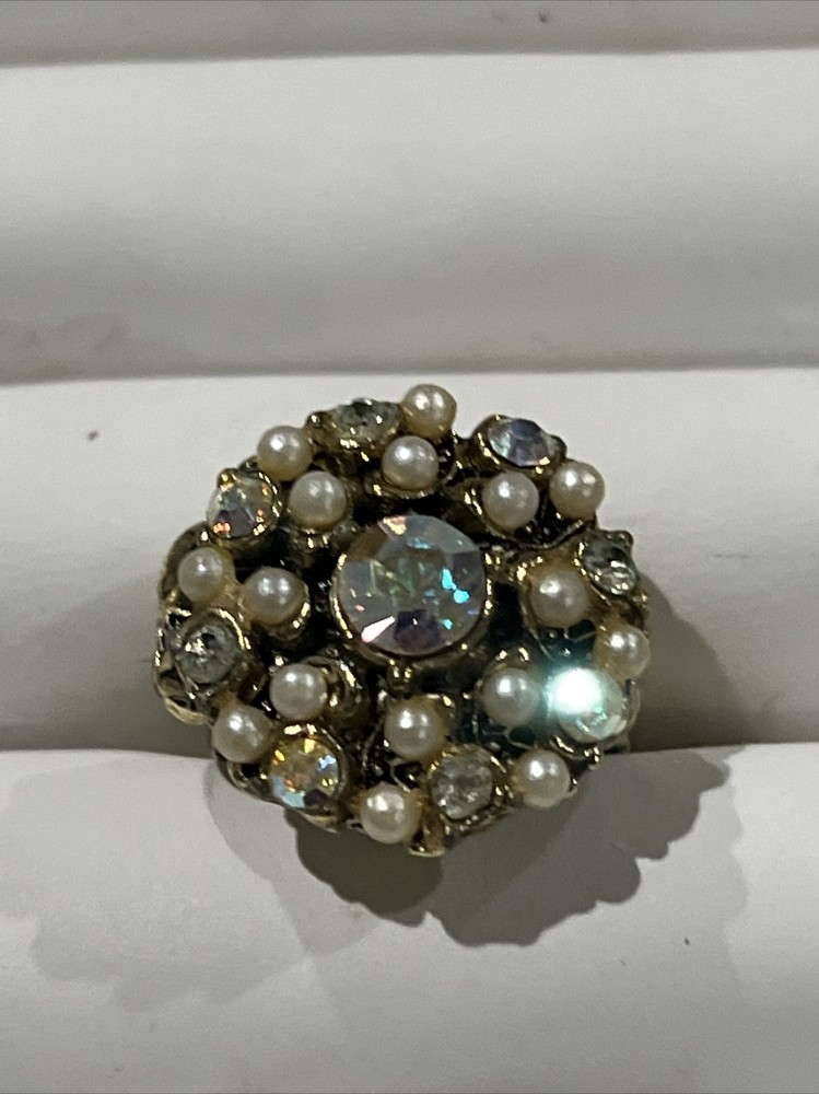 vintage ring size 7 faux pearls adjusts estate jewelry Some Band Wear