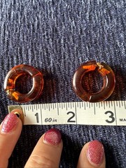 VINTAGE 1970s SPRING HINGED CLIP ON EARRINGS BROWN TORTOISE PLASTIC THICK HOOPS