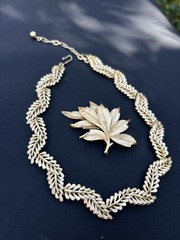 Vintage Crown Trifari Leaf Necklace 16.5 Gold Tone w Matching Brooch