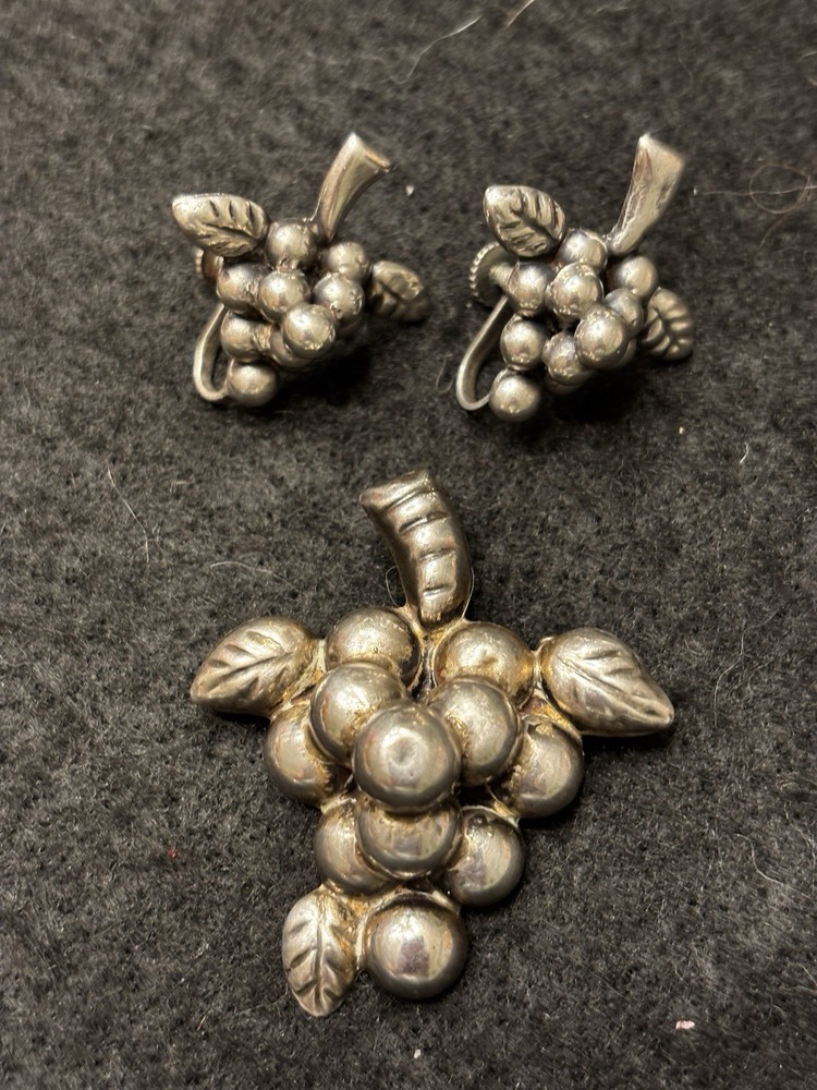 ICONIC VINTAGE MEXICO STERLING 925 GRAPE PIN & EARRINGS SET *10.7 gm*