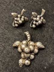ICONIC VINTAGE MEXICO STERLING 925 GRAPE PIN & EARRINGS SET *10.7 gm*